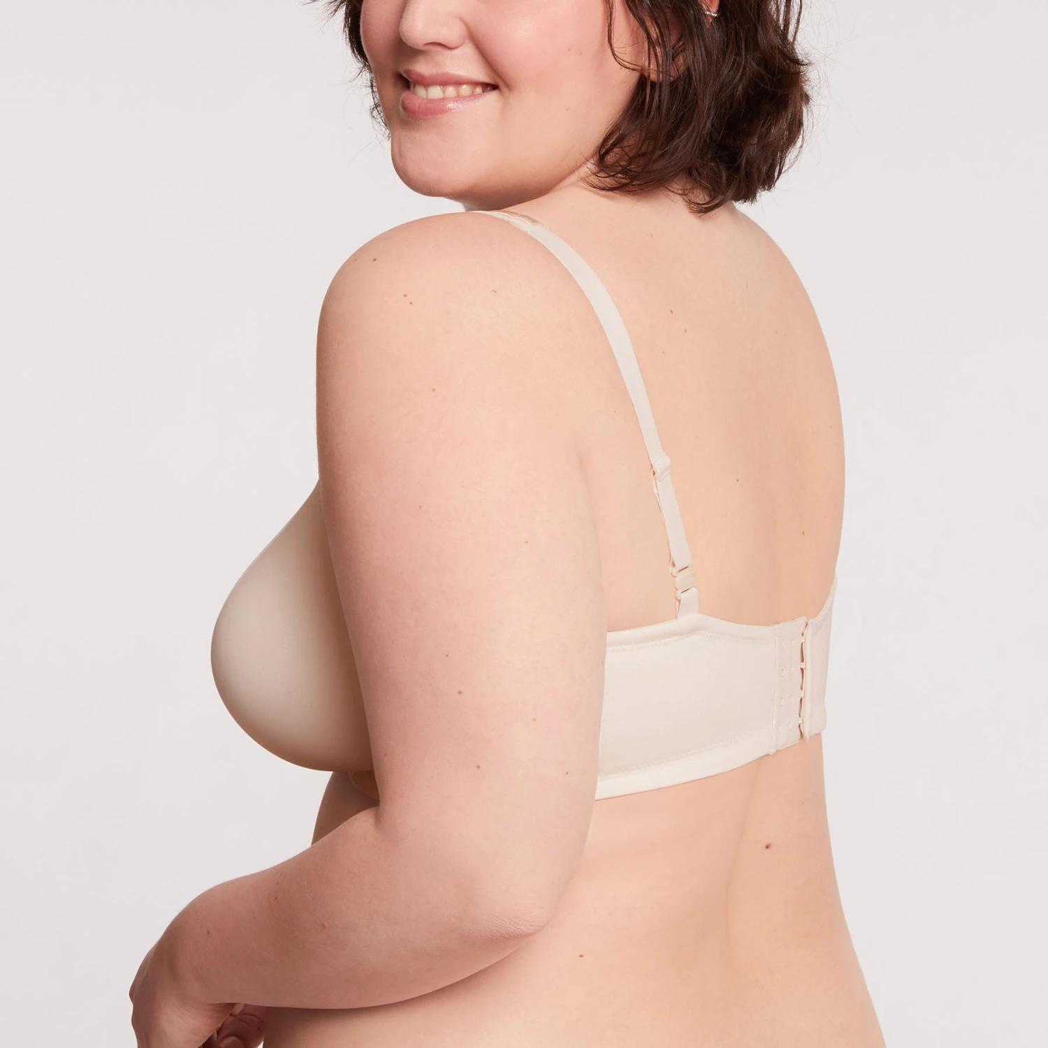 Soutien-gorge Sans Armatures Beige Rosé Moulded Convertible – Image 3